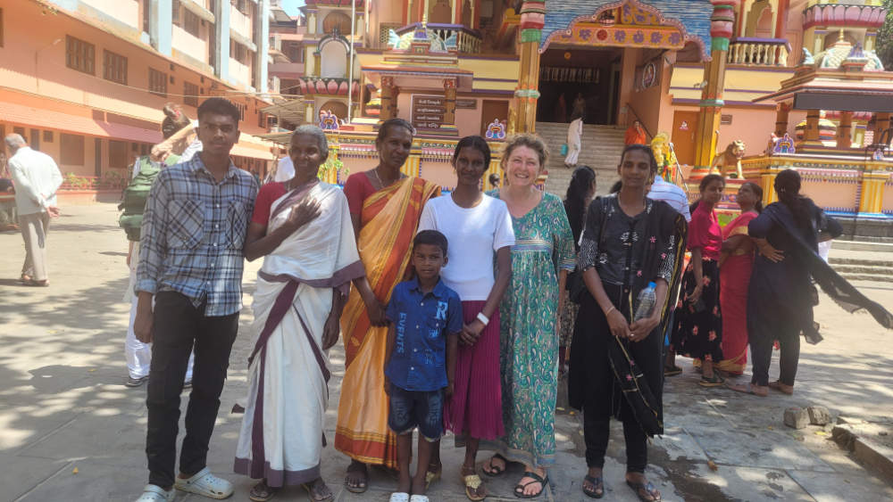 Retraite Spirituelle en Inde avec Amma<br/>
<small>Septembre et janvier<br/>
Durée : 7 à 28 jours</small>